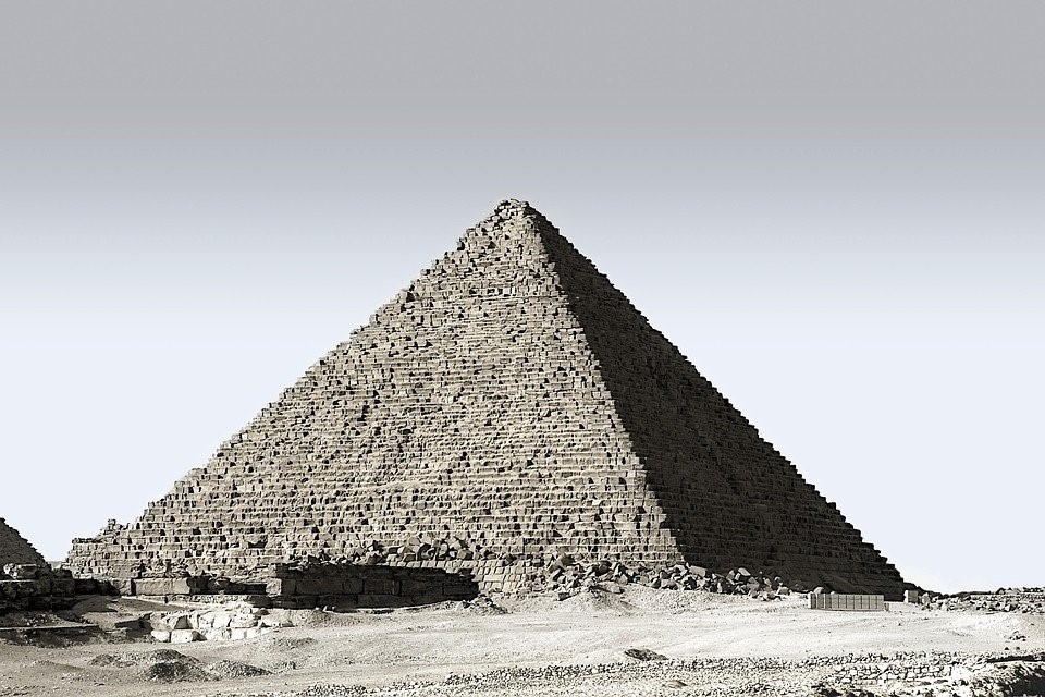 Eine der Pyramiden von Gizeh (Credit: pixabay)