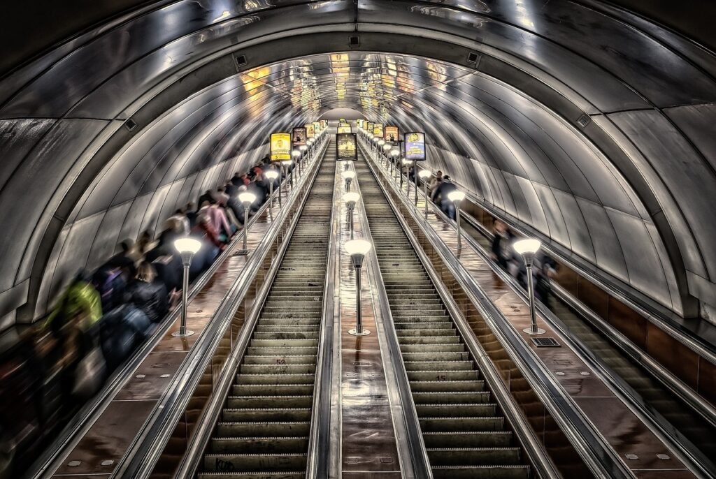 Ganz schön tiefe U-Bahn-Station (Credit: Peter H from Pixabay)